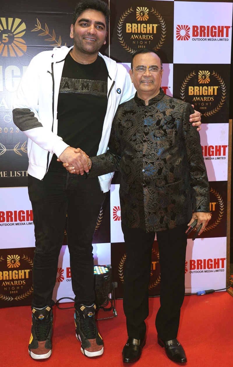 Dr. Yogesh Lakhani greeting a guest at the 5th Bright Awards Night in Mumbai, 2023